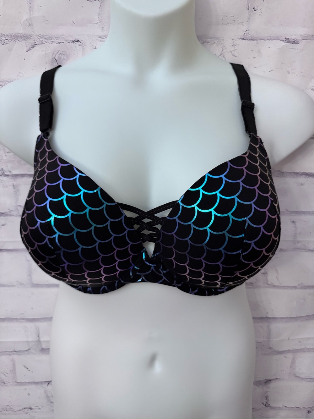 Torrid Curve Bra XO Boost Plunge Size 42DD Mermaid Scales Sexy Underwire
